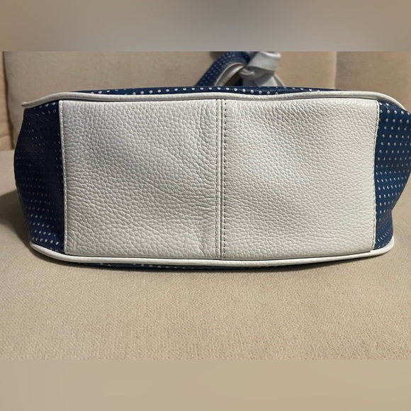 Bodhi Nantucket Shoulder Bag in Leather - Picture 6 of 8